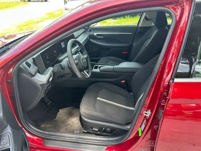 Used 2025 Ultimate red Hyundai SEL image 5