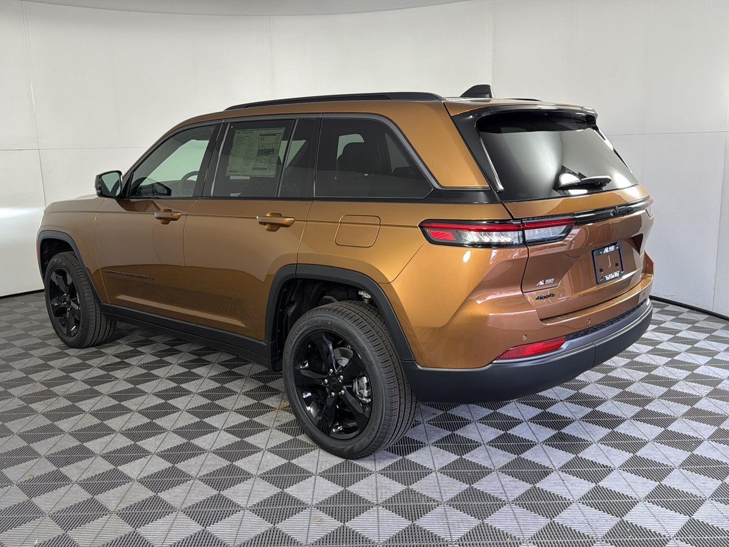 New 2026 Copper Shino Metallic Clear-Coat Exterior Paint Jeep Limited image 6