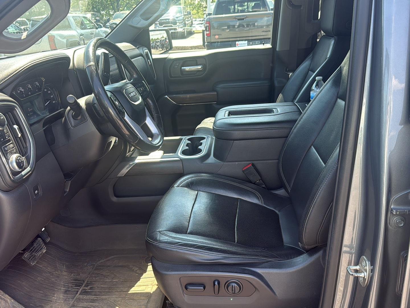 2020 GMC Sierra 4WD Crew Cab Short Box SLT's photo
