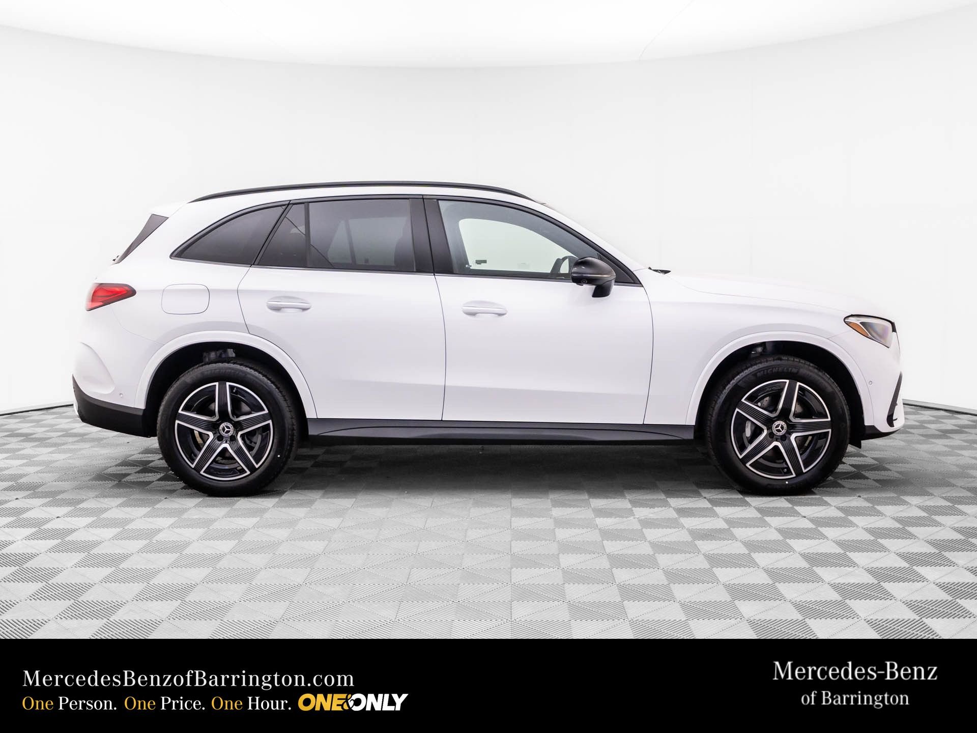 New 2026 MANUFAKTUR Moonlight White Metallic Mercedes-Benz GLC 300 image 7