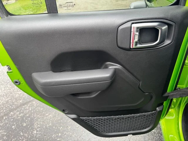 Certified Used 2025  Jeep Sport S 4xe image 18