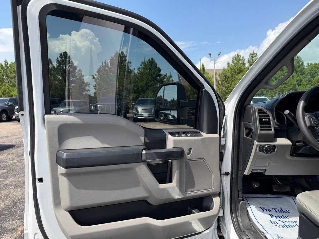 Used 2021 White Ford XL image 4