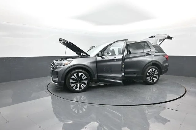 New 2026 Gray Ford Platinum image 40