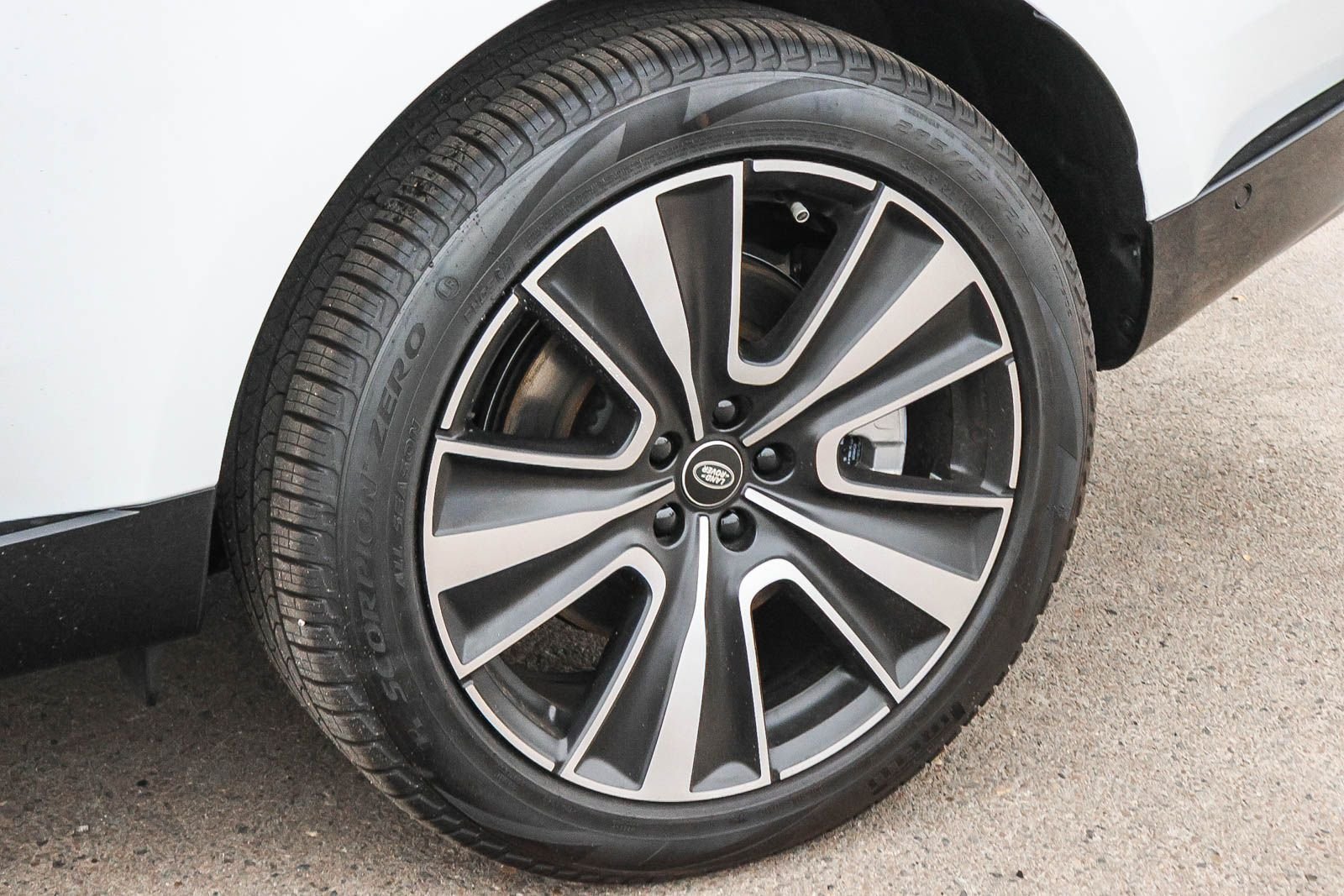 2025 Land Rover Range Rover SE - Photo 9