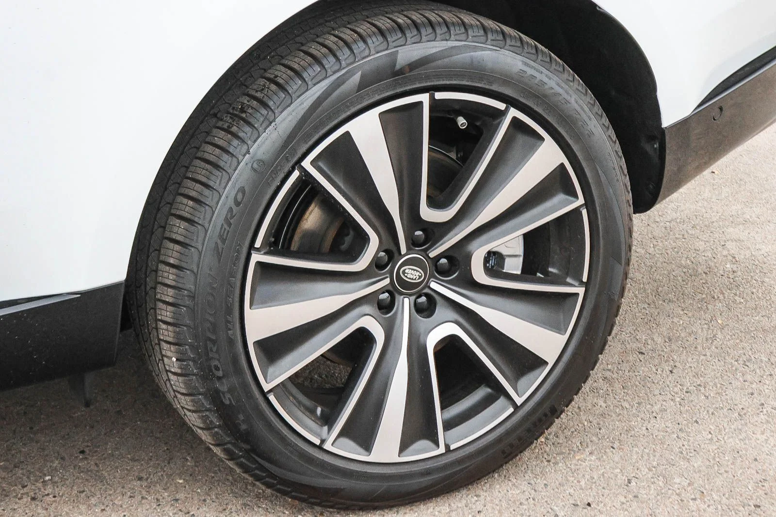 2025 Land Rover Range Rover SE - Photo 9