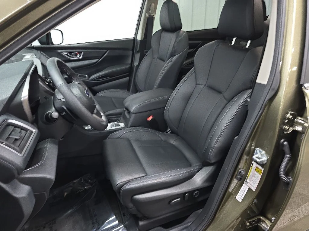 Used 2025 Green Metallic Subaru Limited image 30