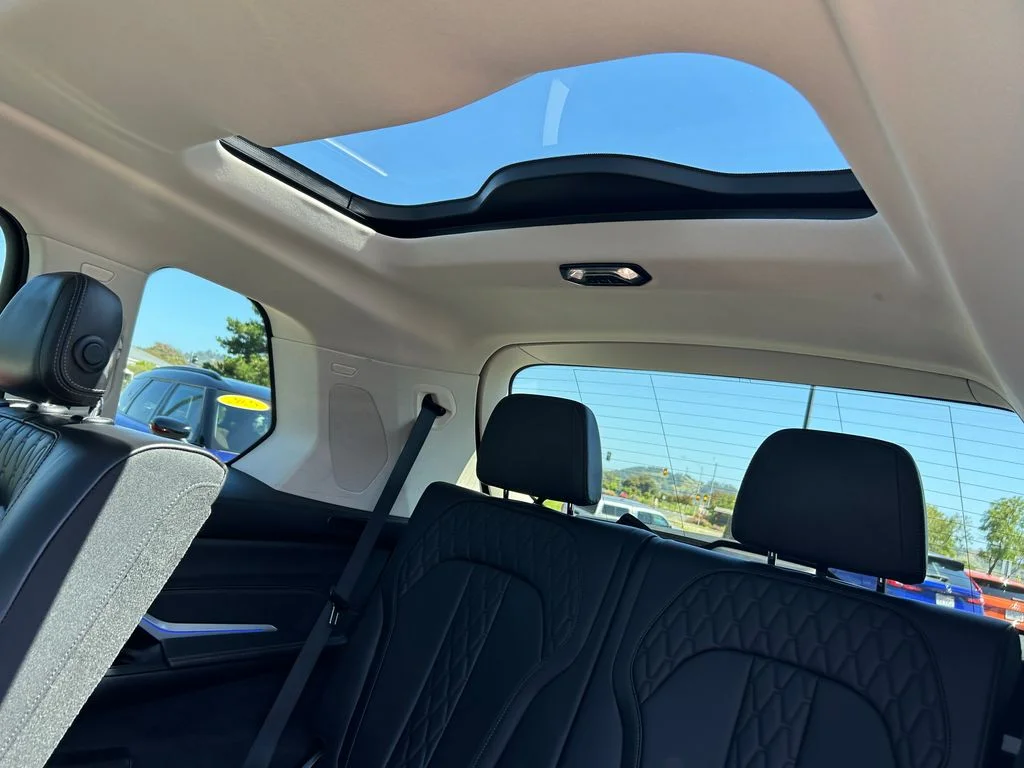 Used 2023 Green BMW xDrive40i image 34