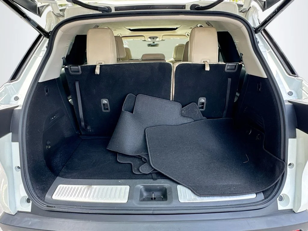 Certified Used 2023 White INFINITI Sensory image 29