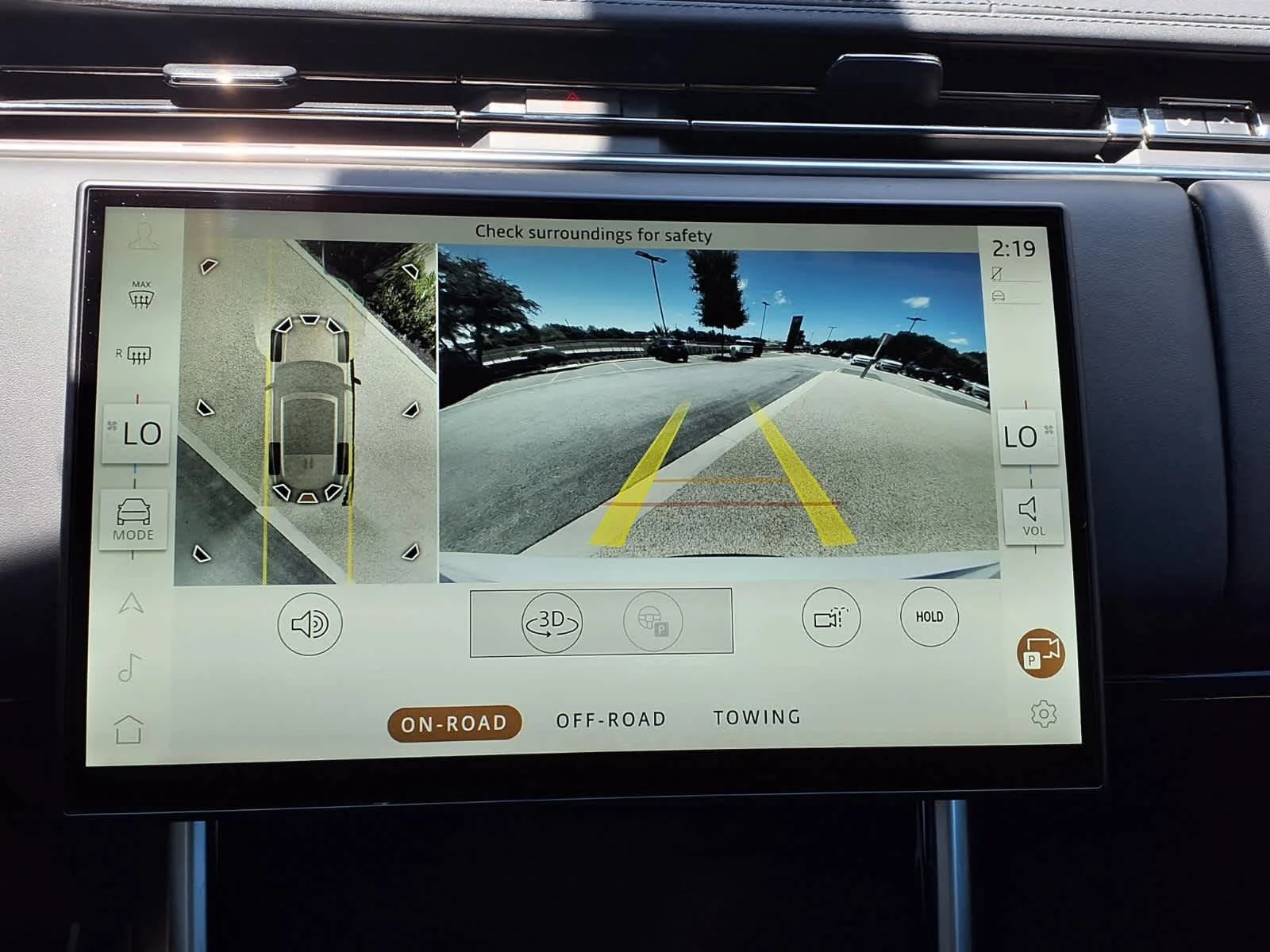 Certified Used 2025 Fuji White Land Rover SE image 13