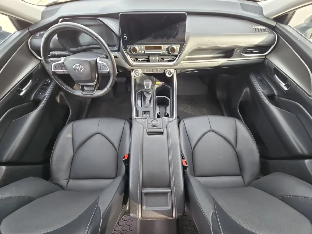 Used 2024  Toyota XLE image 32