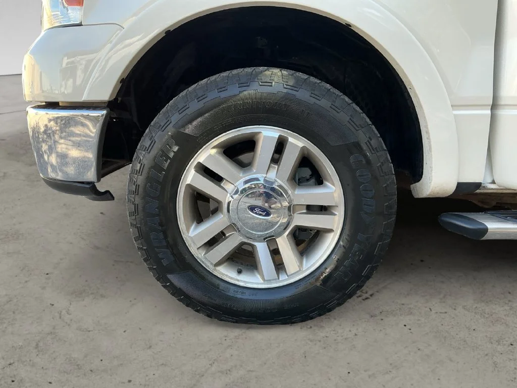 Used 2007 White Ford Lariat image 13