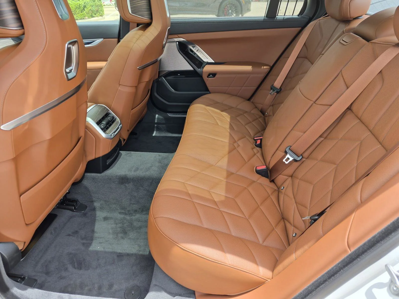 New 2026 Mineral White Metallic BMW 760i xDrive image 15
