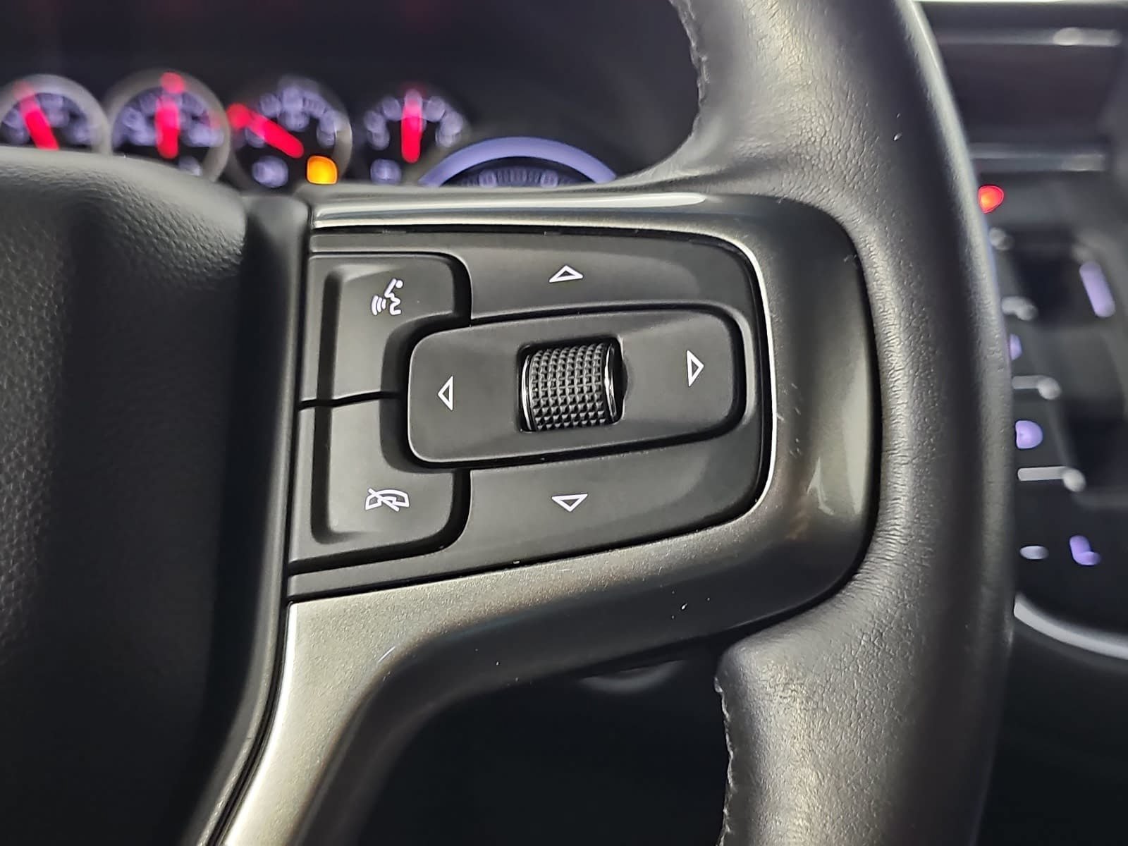 Used 2021 Black Chevrolet Z71 image 18