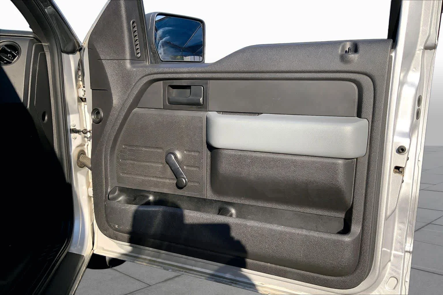 Used 2014 Ingot Silver Metallic Ford XL image 22