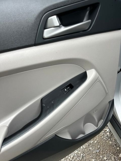 Used 2018 Molten Silver Hyundai SEL image 15