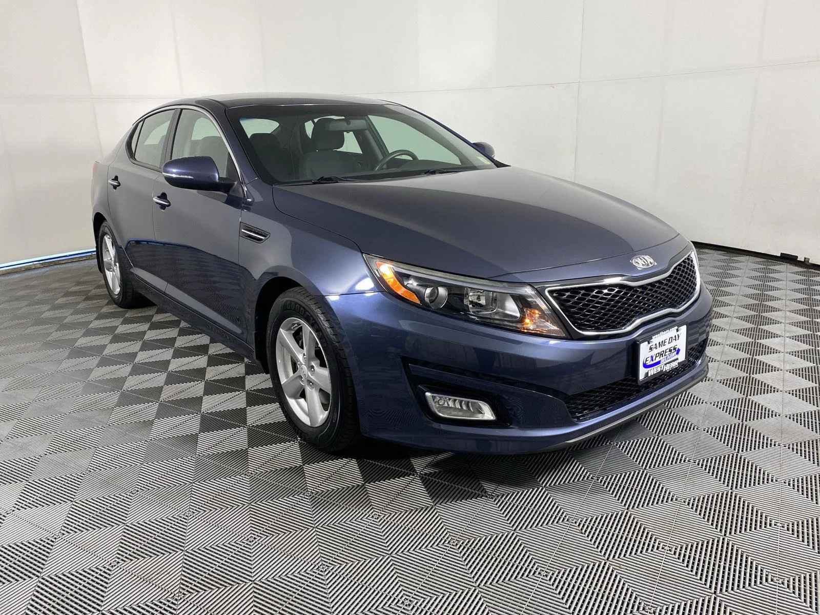 Used 2015 Smokey Blue Kia LX image 10