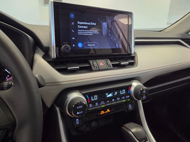 Used 2025 Silver Toyota XLE Premium image 22