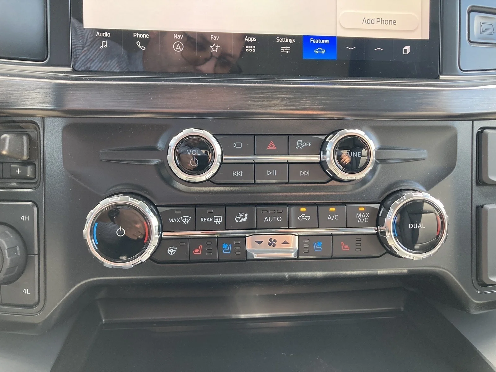New 2026 Star White Metallic Tri-Coat Ford F-350® Lariat® image 23