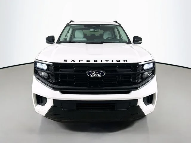 New 2027 Star White Metallic Tri-Coat Ford Platinum image 2
