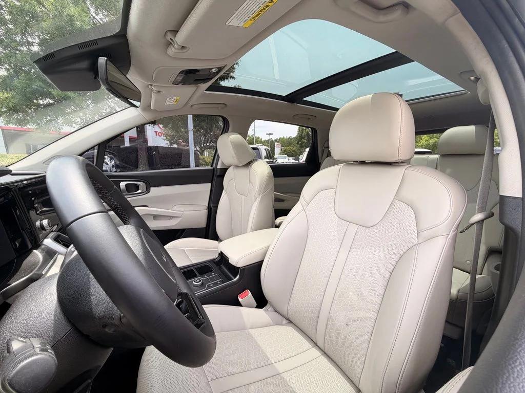 Used 2022 Silver Kia S image 24