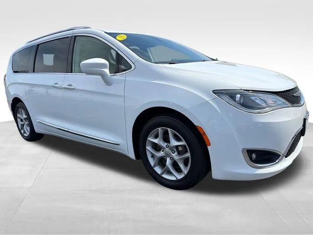 Used 2018 White Chrysler Touring L Plus image 9
