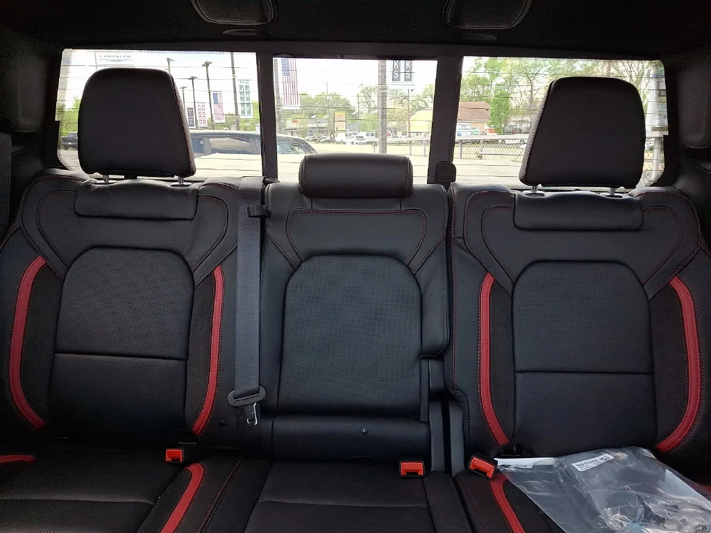 New 2026 Diamond Black Crystal Pearl-Coat Exterior Paint RAM RHO image 14