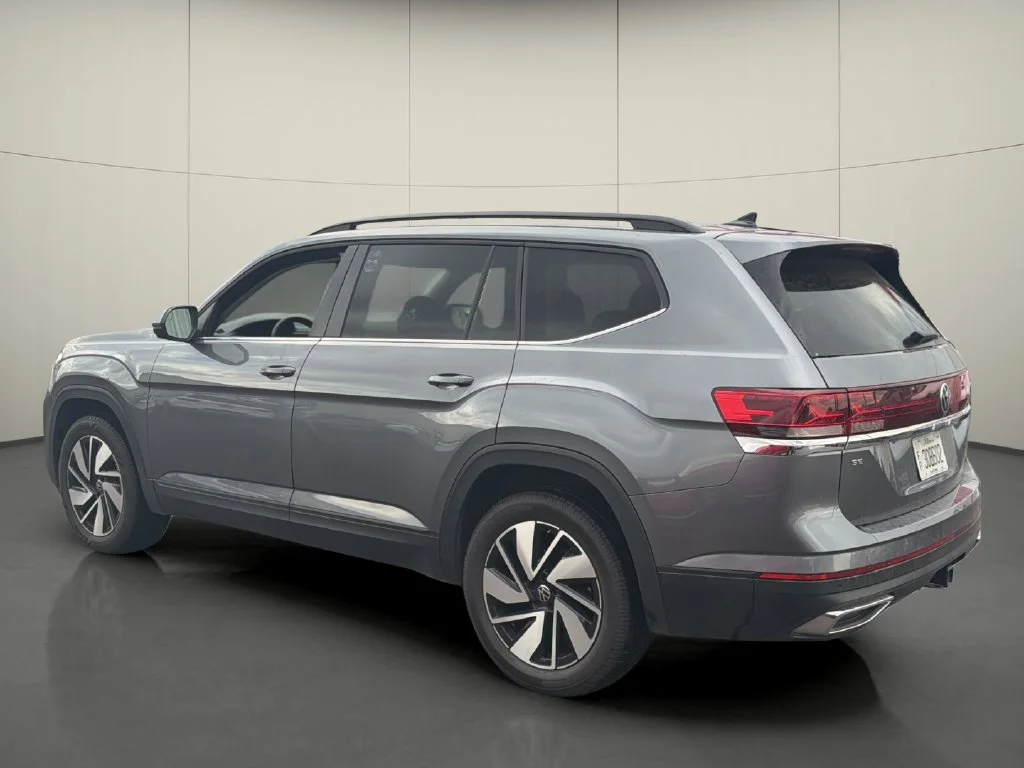 Used 2025 Gray Volkswagen 2.0T SE w/Technology image 5
