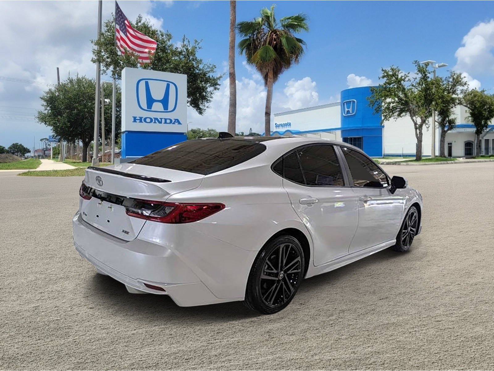 Used 2025 Wind Chill Pearl Toyota XSE image 4