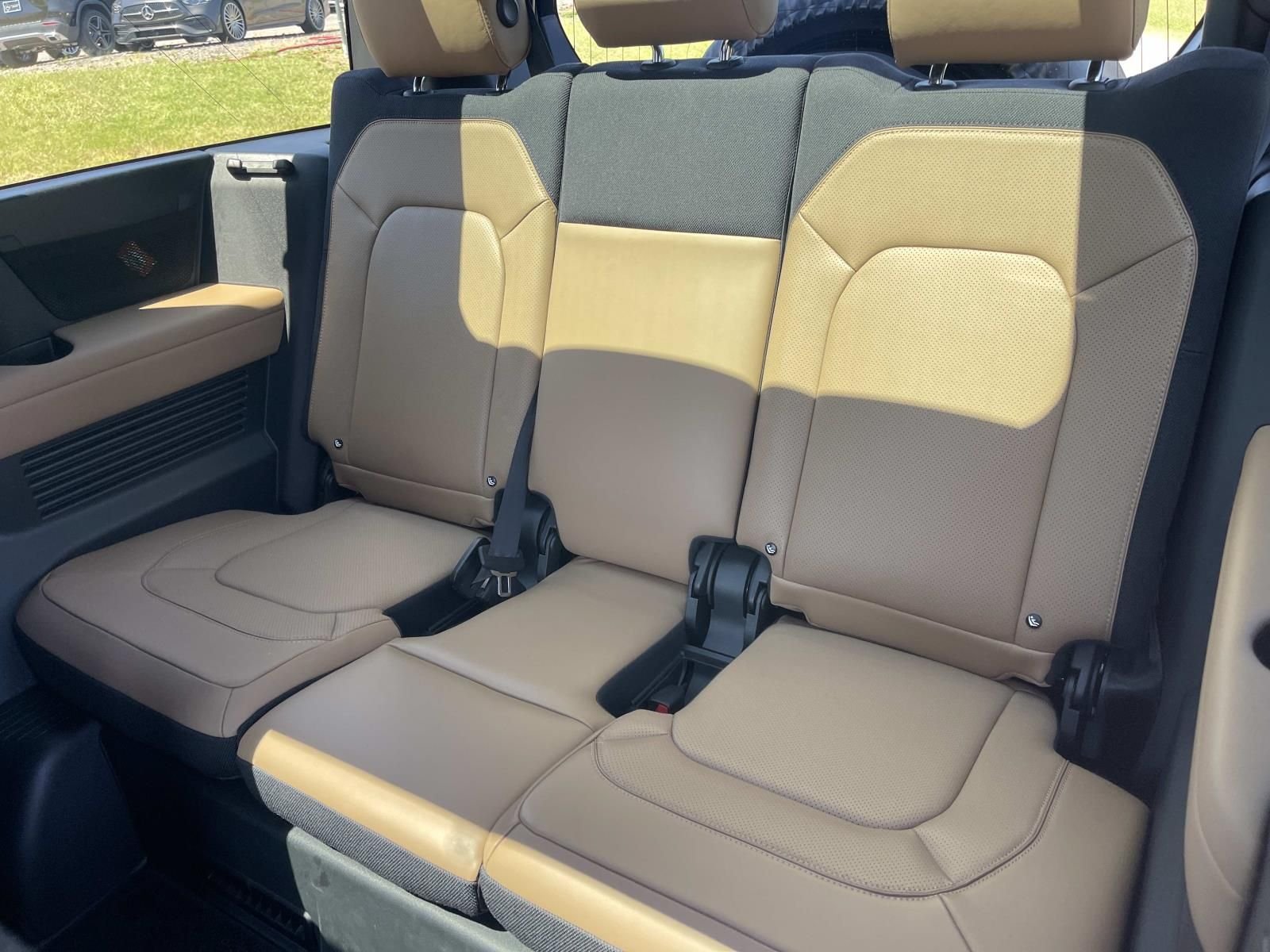 Used 2025 Santorini Black Metallic Land Rover V8 image 19