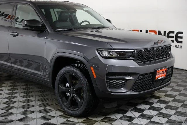 2025 Jeep Grand Cherokee Altitude - Photo 25