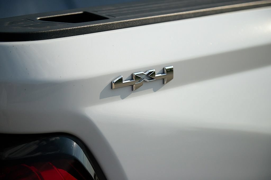 New 2026 Summit White GMC Elevation image 17