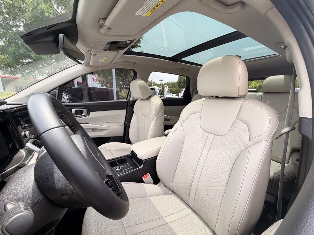 Used 2022 Silver Kia S image 24