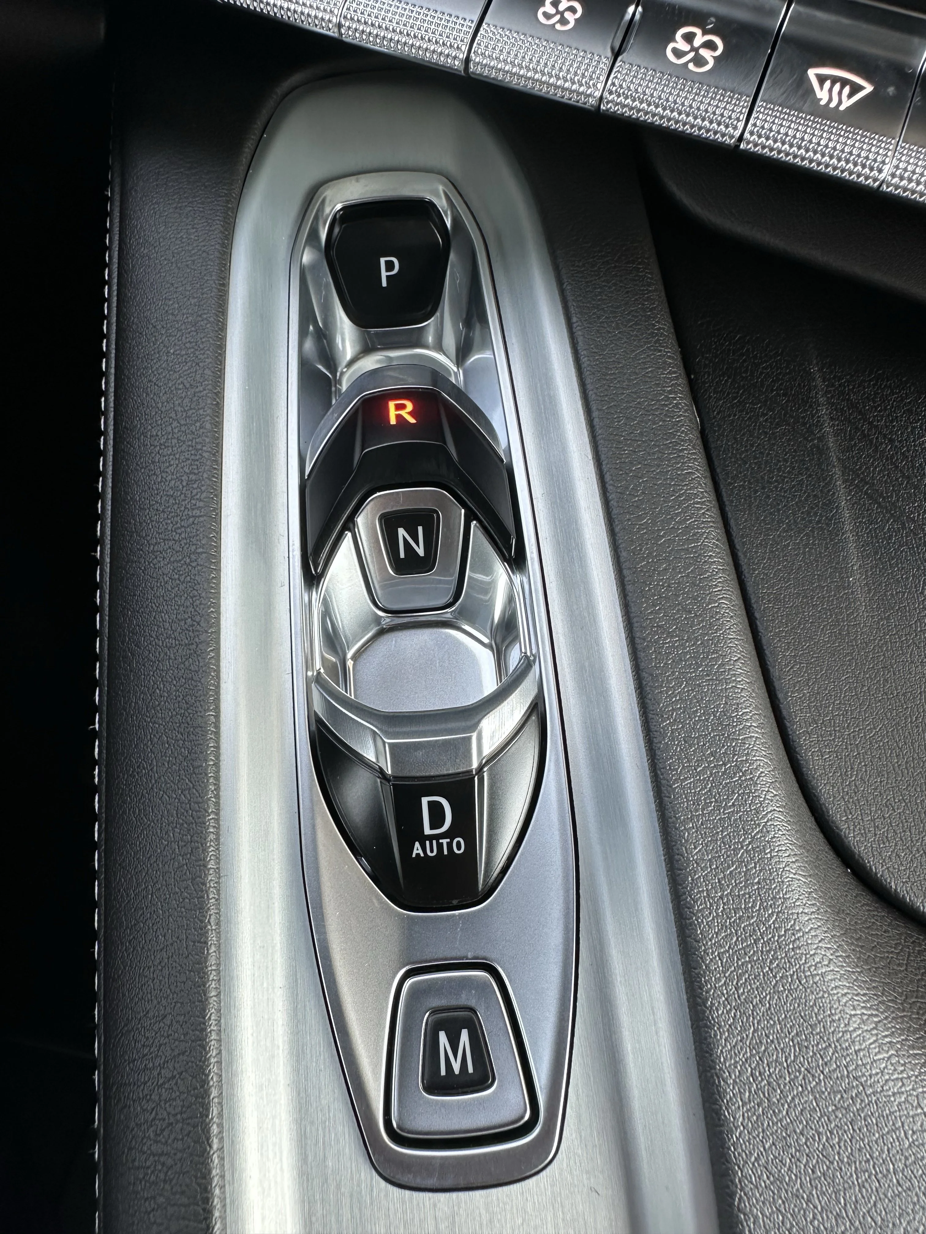 New 2027 Arctic White Chevrolet 1LT image 18