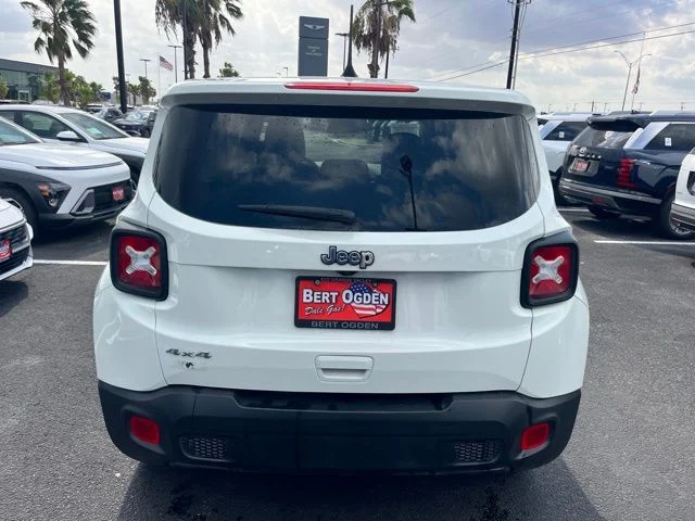 Used 2023 White Jeep Latitude image 5