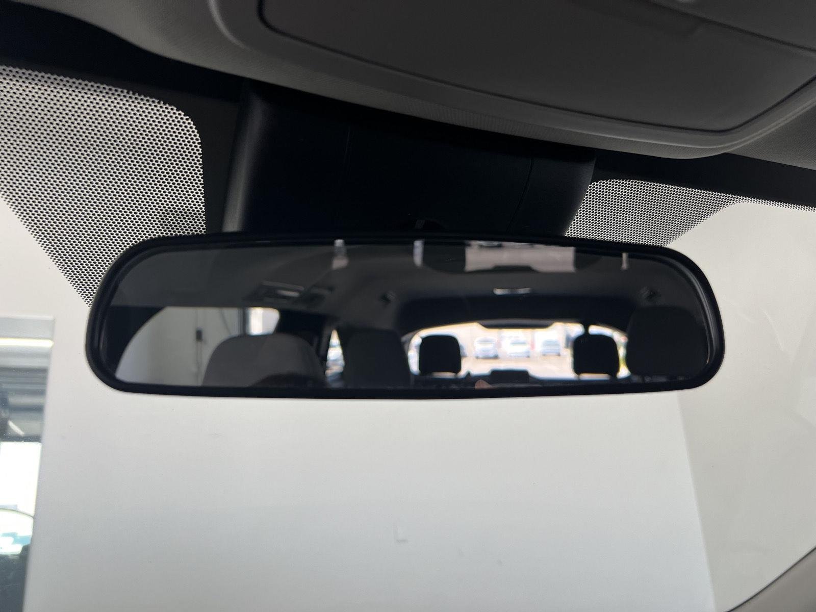 2025 Toyota Sienna LE - Photo 22