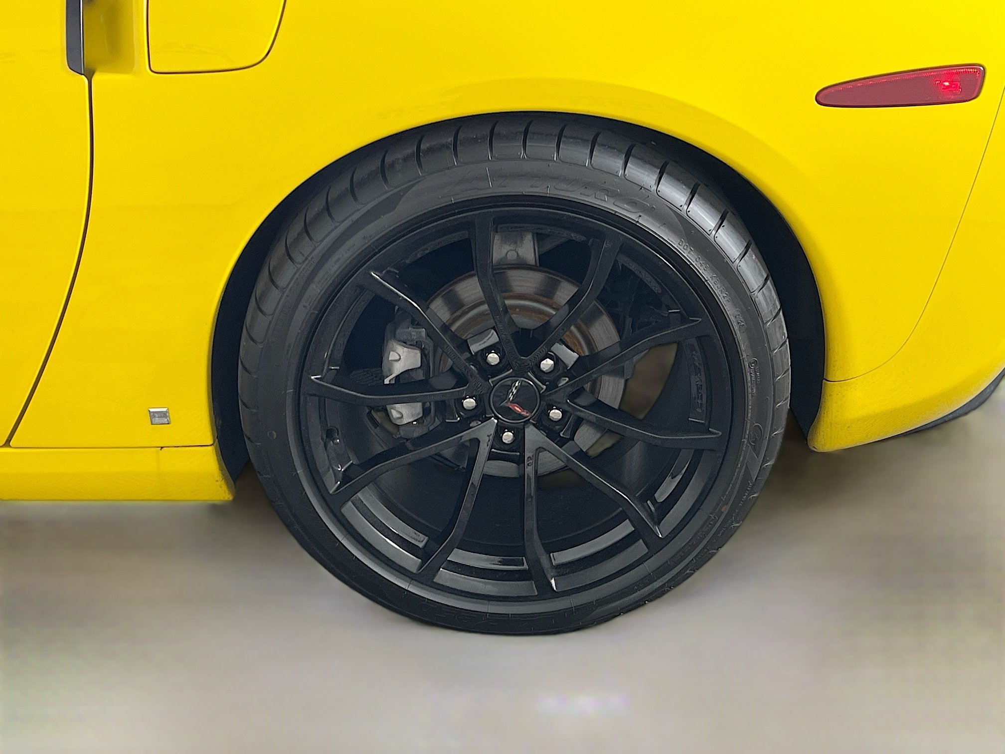 Used 2007 Velocity Yellow Tintcoat Chevrolet 2DR CPE image 31