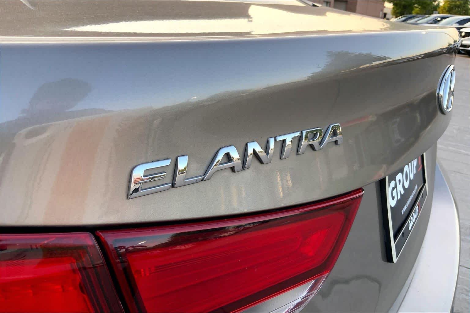 Used 2014 Desert Bronze Hyundai SE image 29