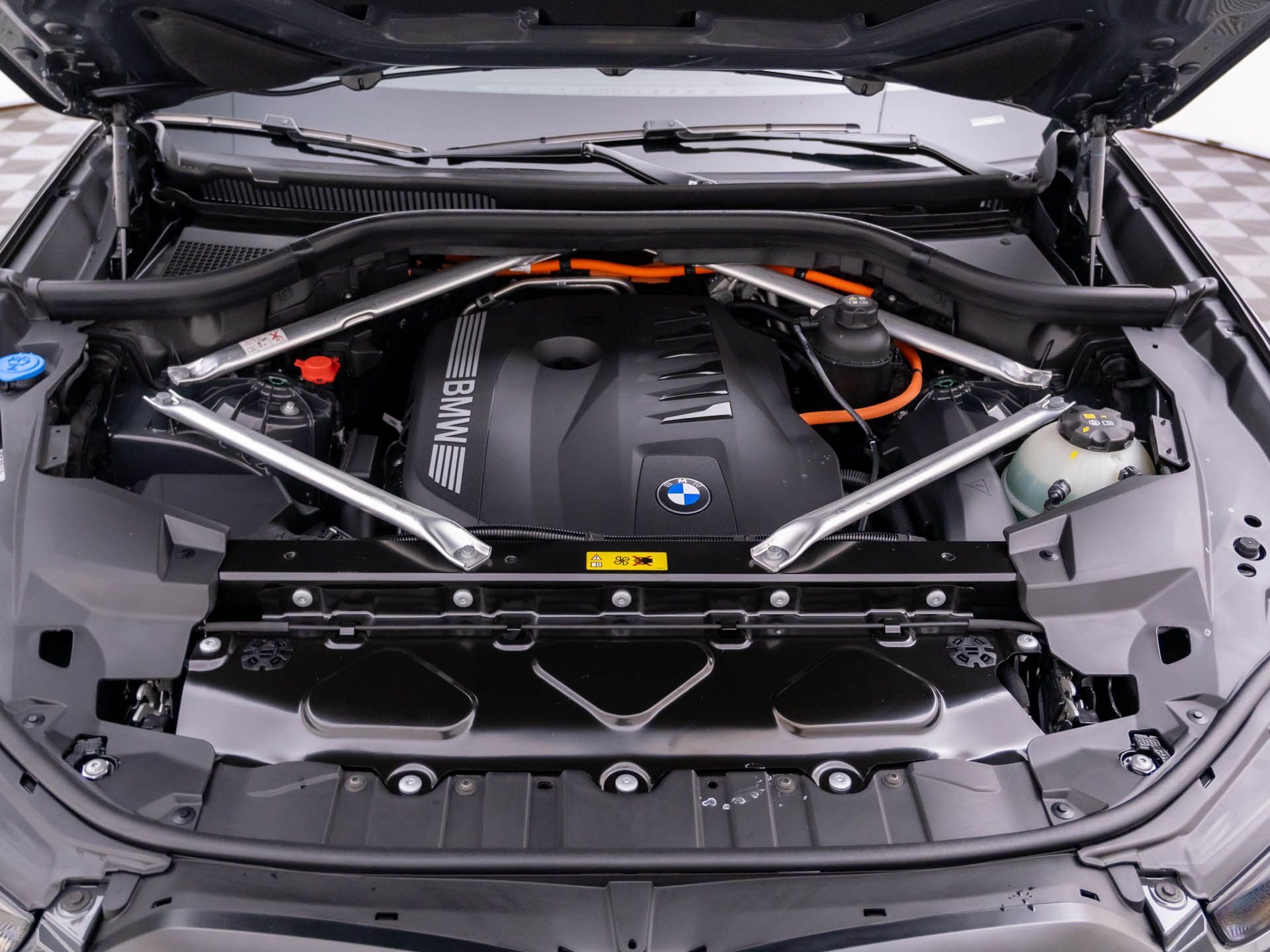 New 2026 Dravit Grey Metallic BMW xDrive50e image 32