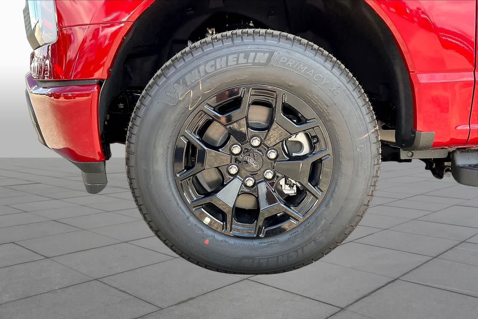 New 2025 Rapid Red Metallic Tinted Clearcoat Ford XLT image 11