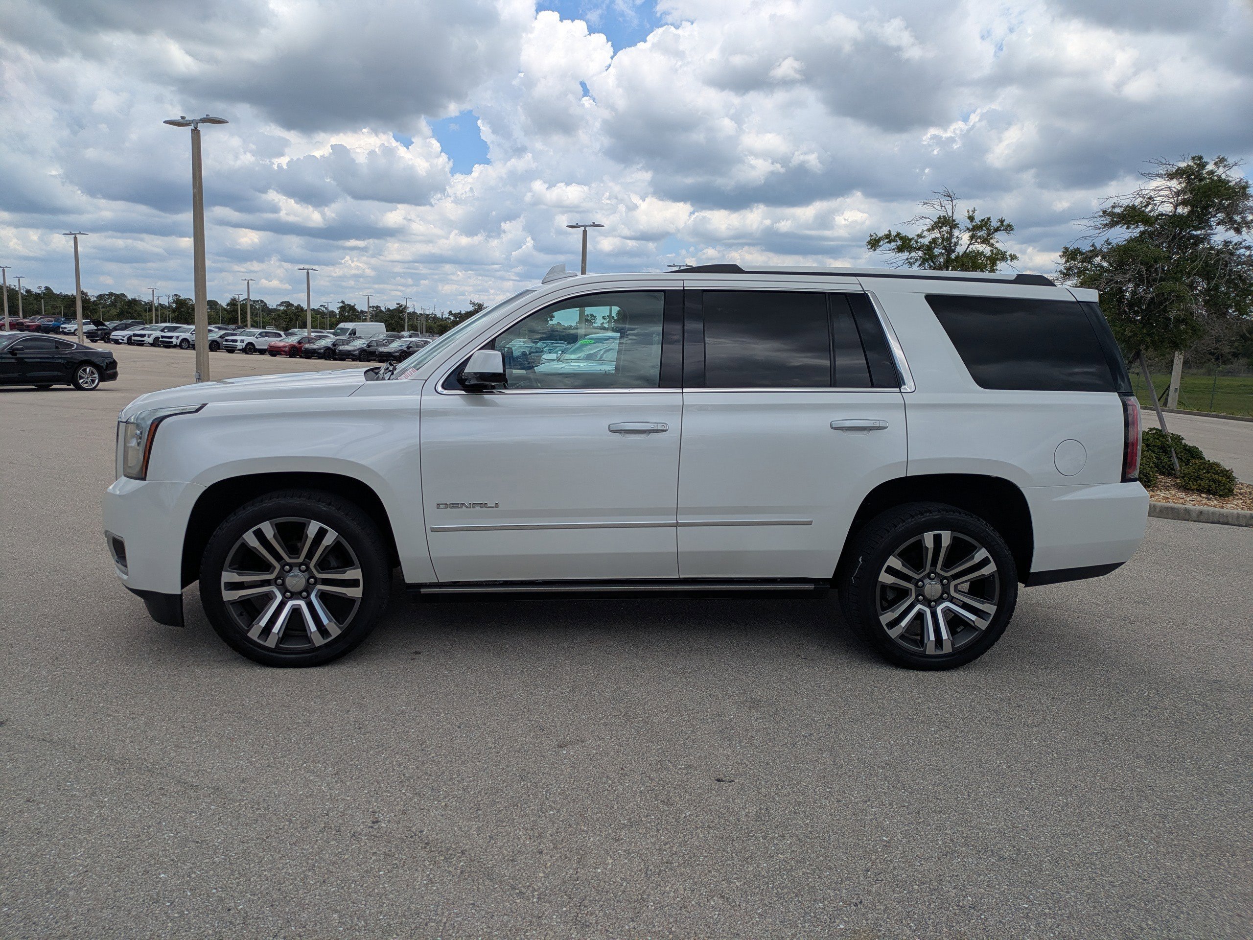 Used 2018 White Frost Tricoat GMC Denali image 8