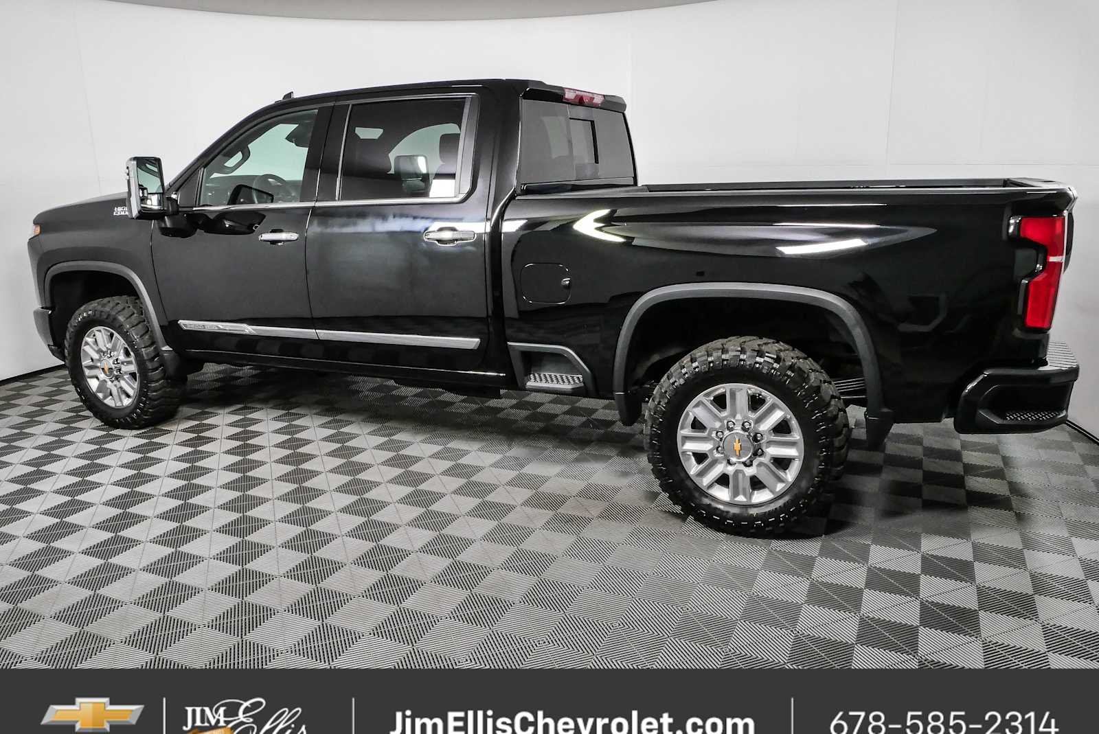 Used 2025 Black Chevrolet High Country image 30