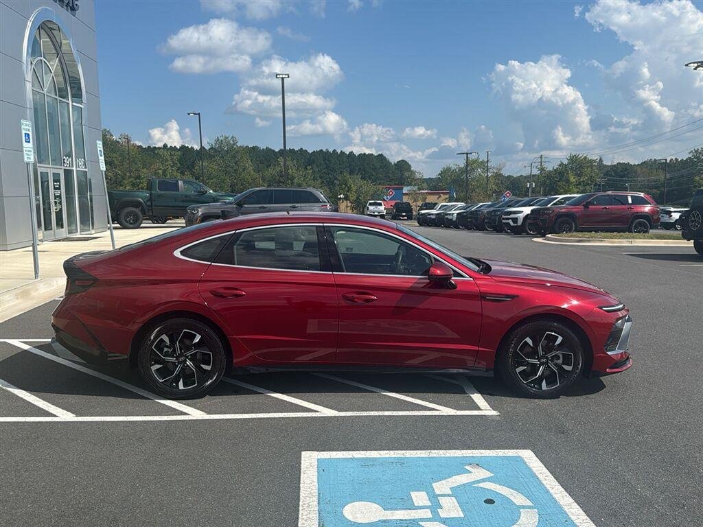 Used 2025 Ultimate red Hyundai SEL image 5
