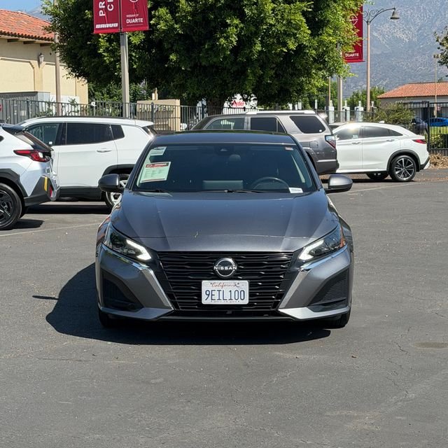 Used 2023 Gray Nissan 2.5 SV image 2