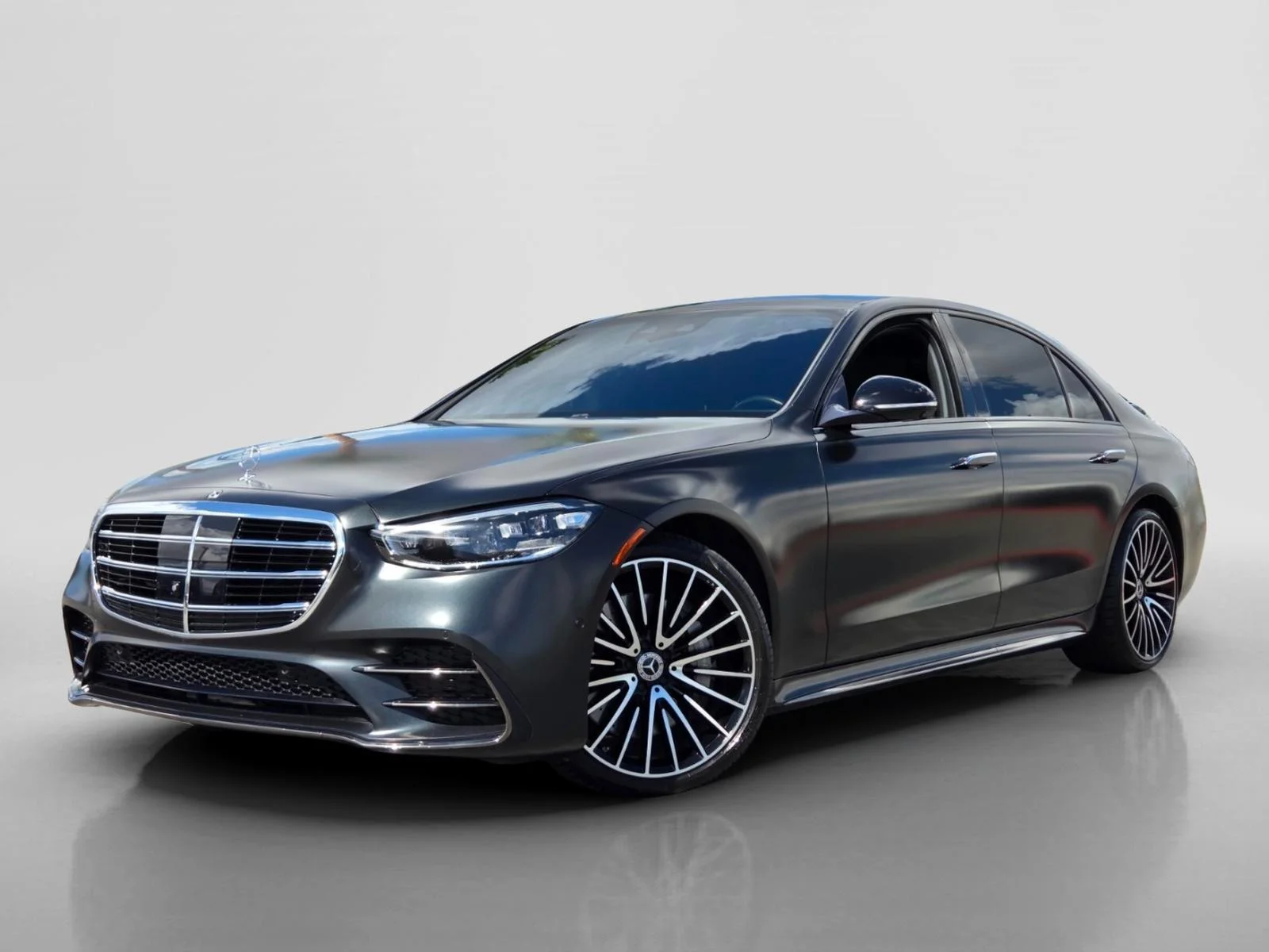 Used 2023 MANUFAKTUR Night Black Magno Mercedes-Benz S 500 image 1