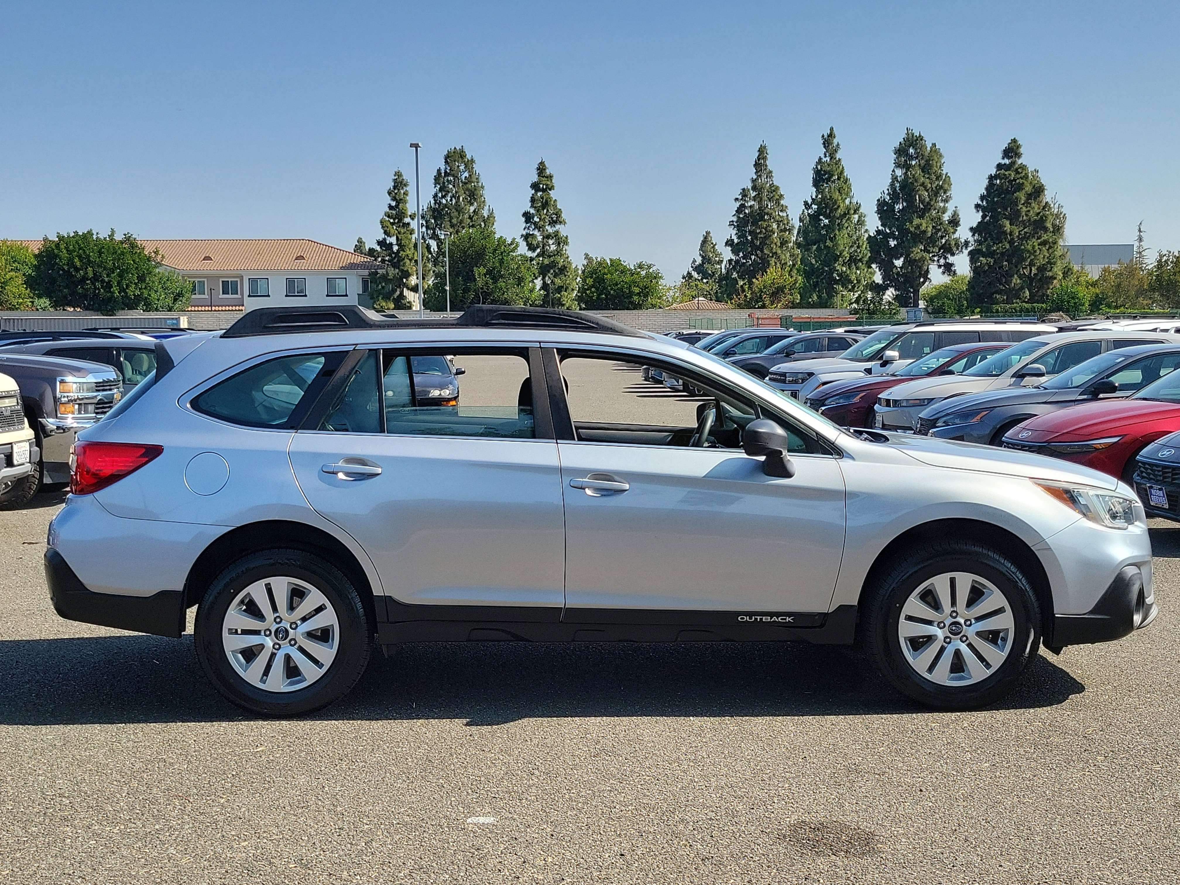 Used 2018 Ice Silver Metallic Subaru  image 5