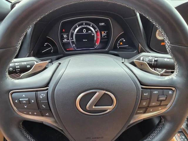 Used 2022 White Lexus 500 Base image 18
