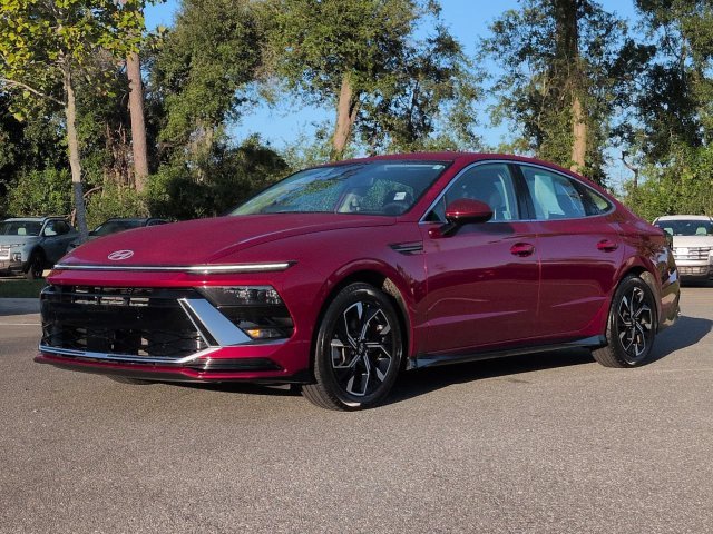 Used 2024 Red Hyundai SEL image 2