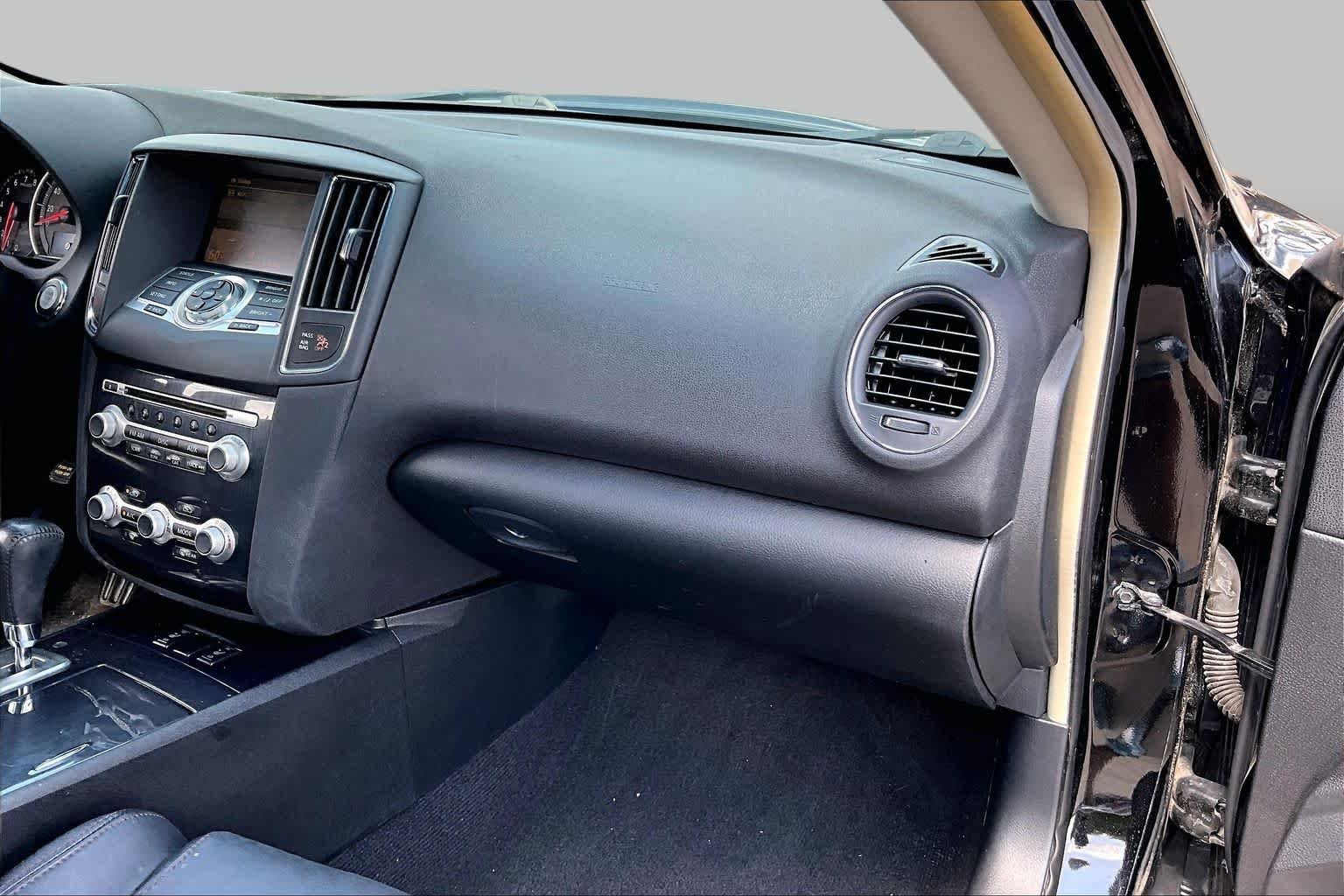 Used 2014 Super Black Nissan 3.5 SV image 16