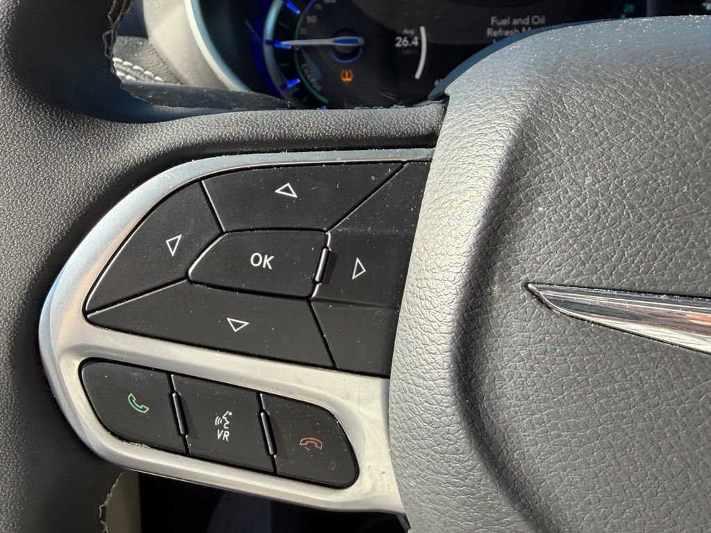 Used 2023 Black Chrysler Touring L image 30