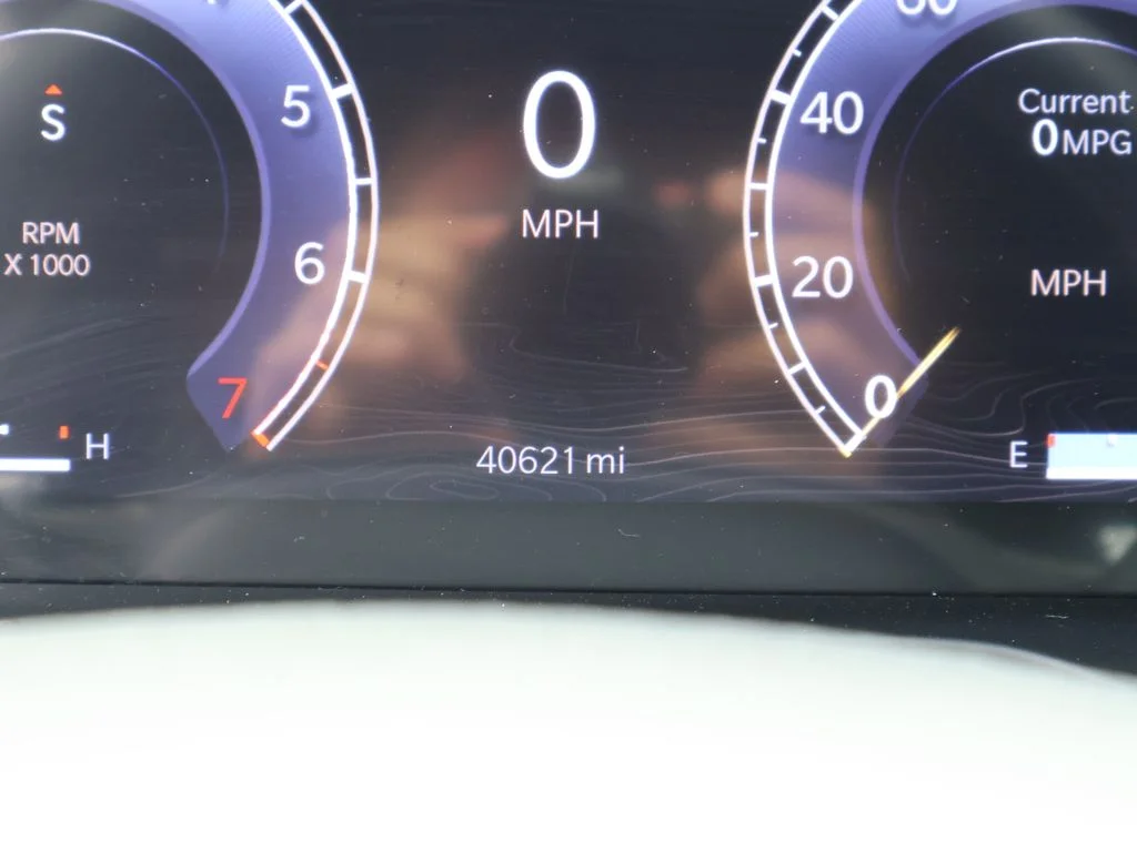 Used 2024 Silver Jeep Limited image 29